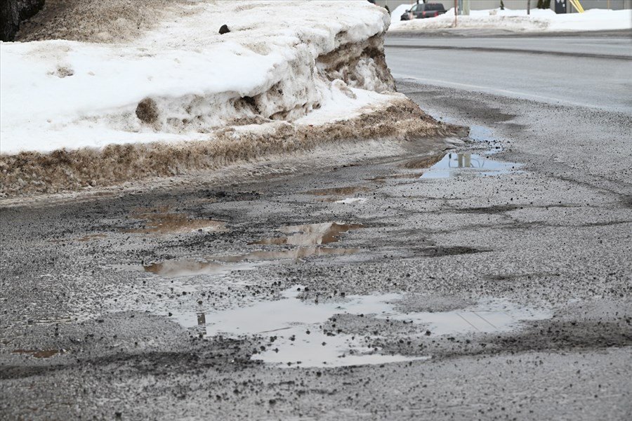 Des nids de poule dérangent à Rivière-du-Loup