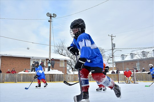 La Fondation Pierre-Luc Dubois fait un don aux jeunes hockeyeurs louperivois