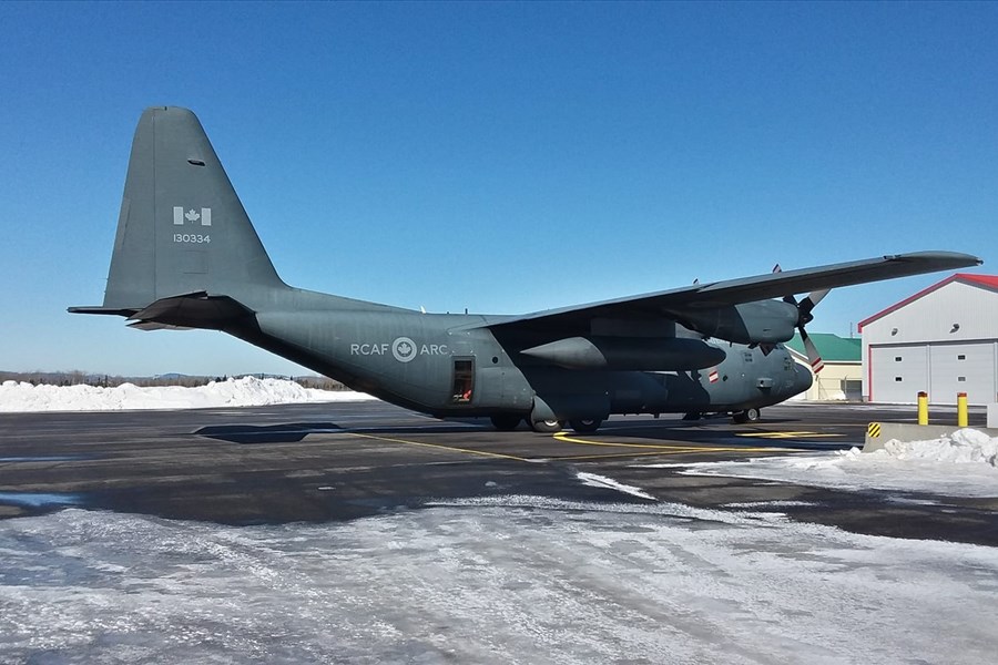 Un Hercules C-130 à l’aéroport de Rivière-du-Loup 